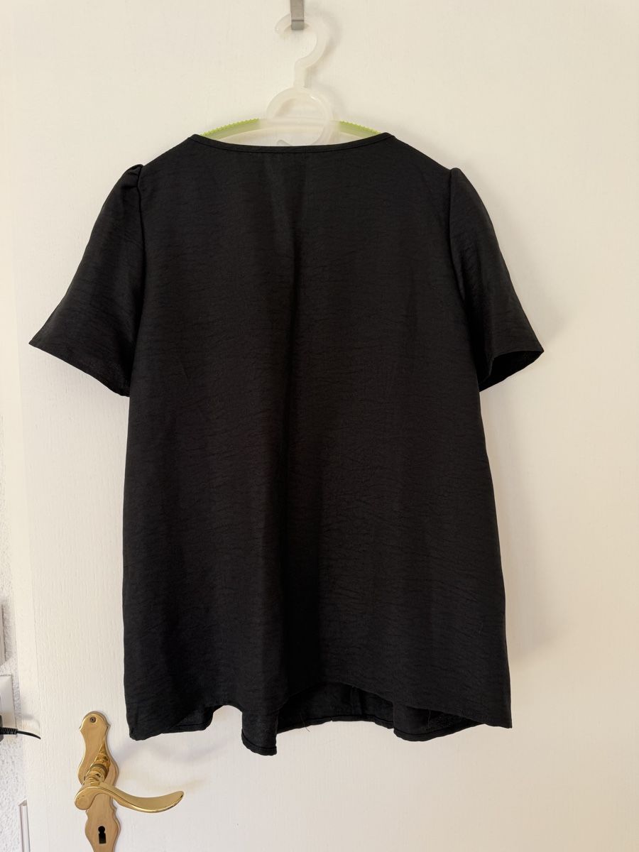 Lotti di vestiti: Kleider Set Grösse XL NEU – Nuovo (secondo la descrizione) da Schübelbach venduto da Sambodscha 2