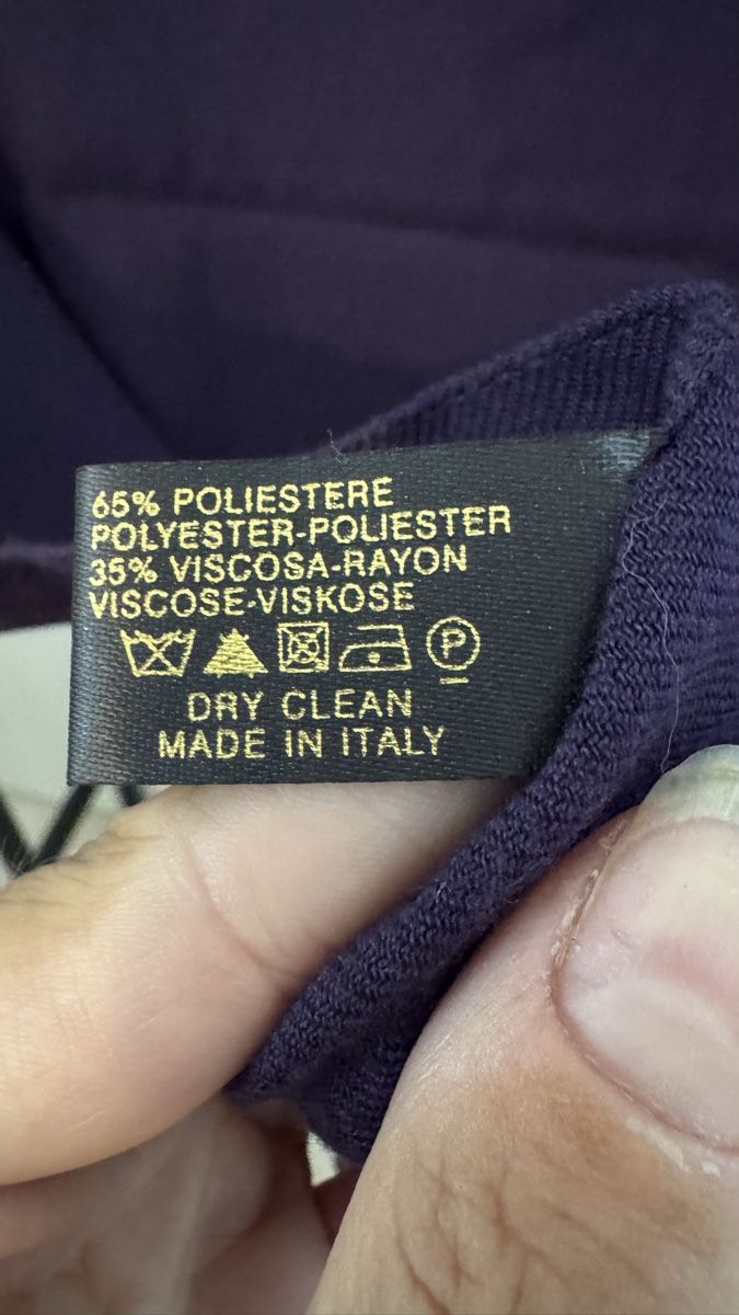 Foulard & Sciarpe: Schal Polyester Viskose Mischung violett mit Fransen – Usato da Neuhausen am Rheinfall venduto da Becky79 3