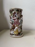 Capodimonte Italy – grosse Reliefvase mit Figuren & Blumen