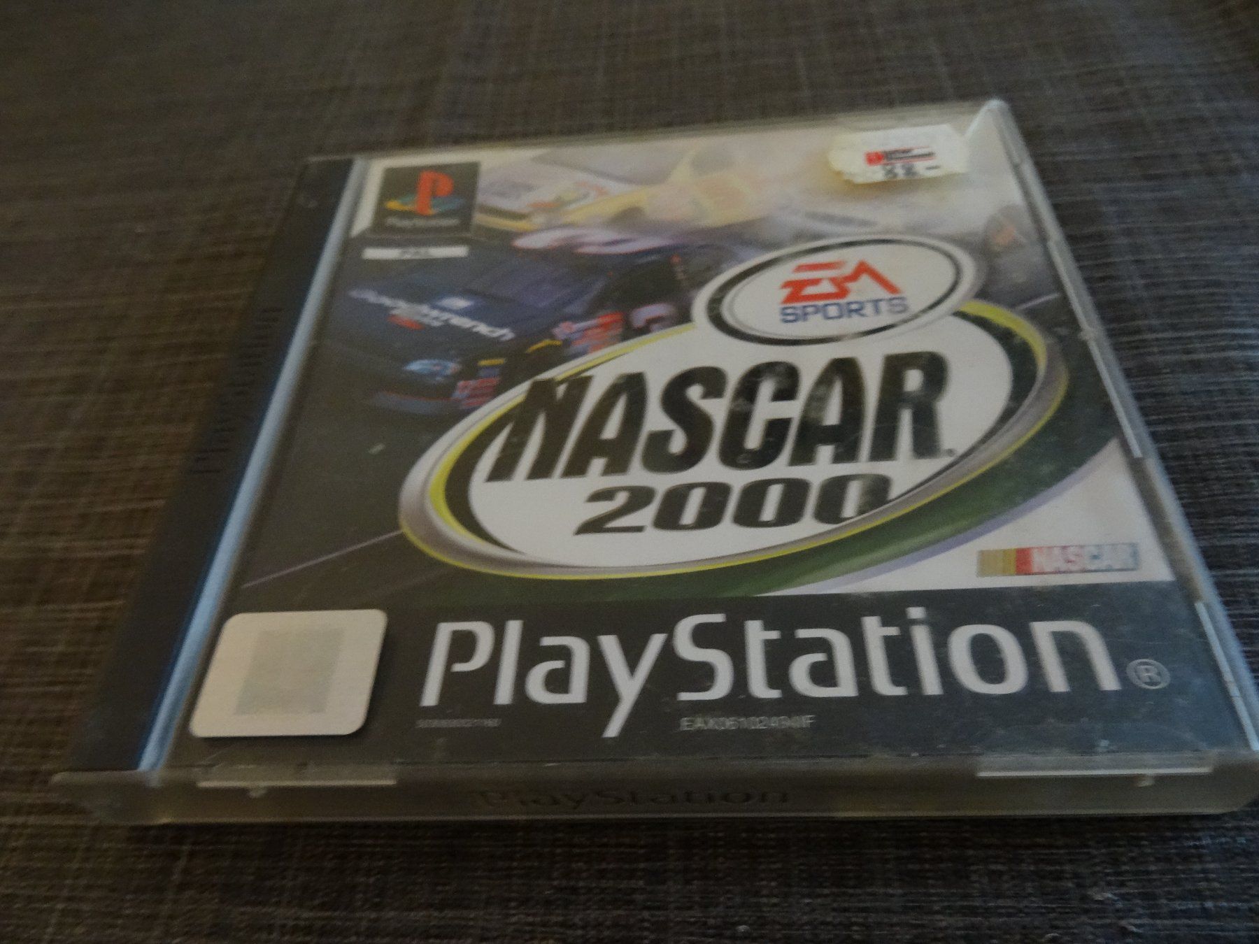 Sony Giochi: Nascar 2000 PS1 – Usato da Olten venduto da Disc-Ausverkauf