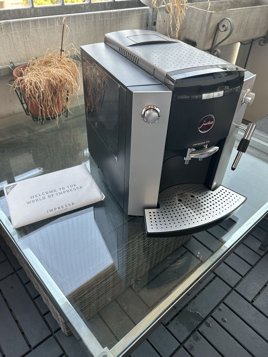 Jura Machines à café & Machines à expresso: Jura Impressa F50 – Défectueux à Muttenz par luui97