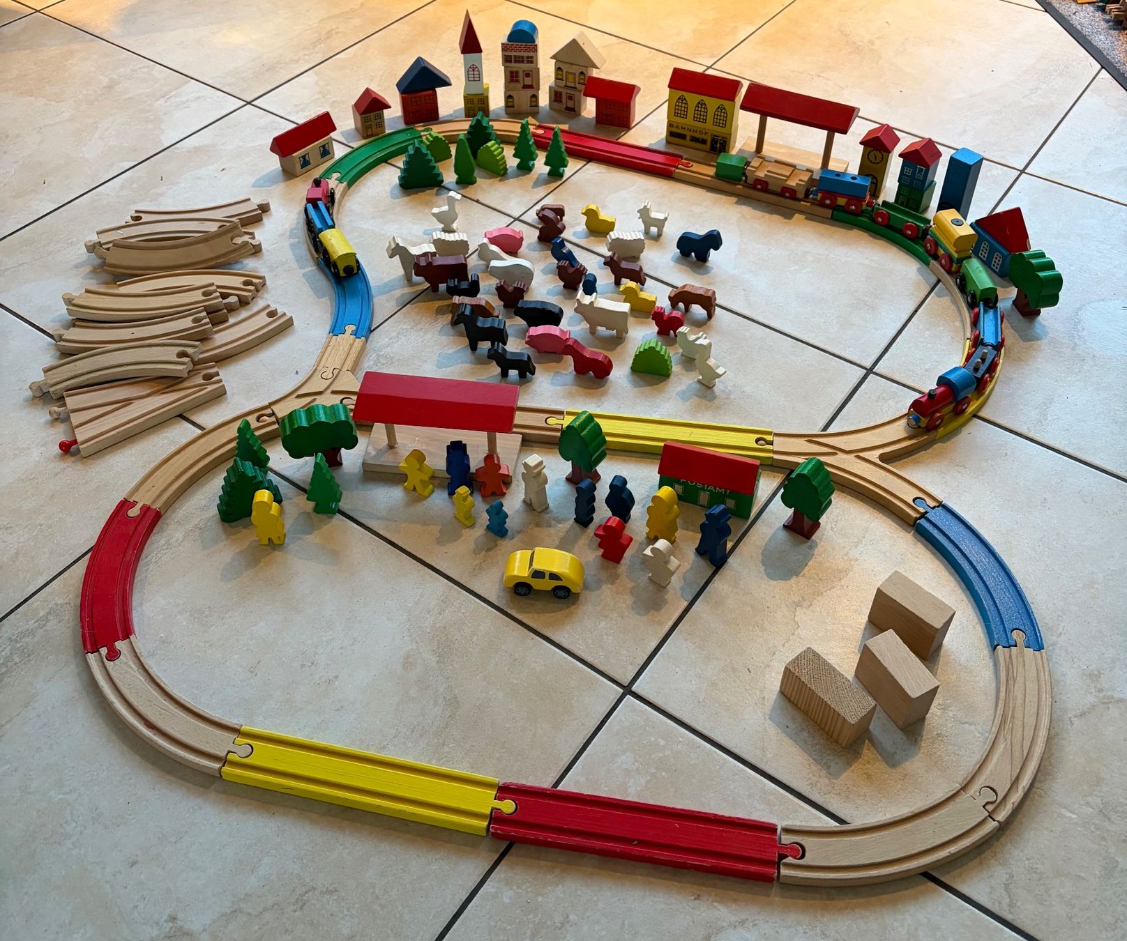 Spielzeuge: Holzeisenbahn farbig – Gebraucht aus Brüttisellen von Fabiii.st 2