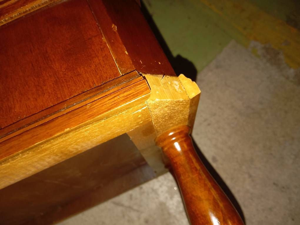 Tische: Kleiner Beistelltisch – Gebraucht aus Basel von Petergunn 3