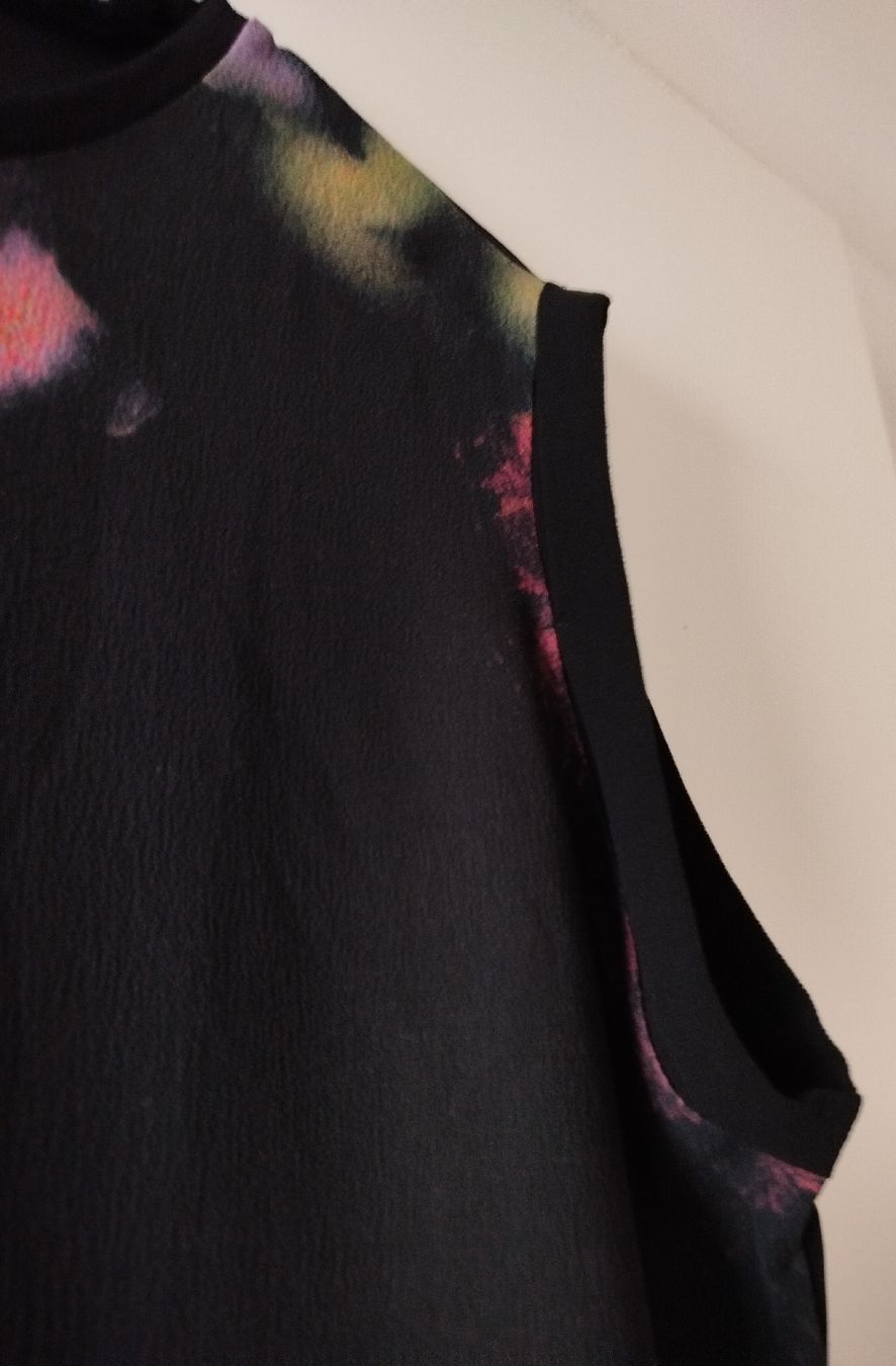 Tops: Ärmelloses elegantes Top modernes Design 44/46 – Gebraucht aus Münchwilen AG von Lillyfee08 1