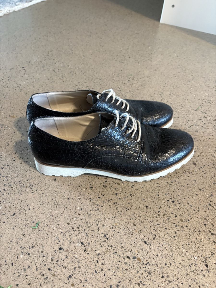 Chaussures femmes: Schwarze Schnürschuhe  – D'occasion à Zürich par Facellas 3