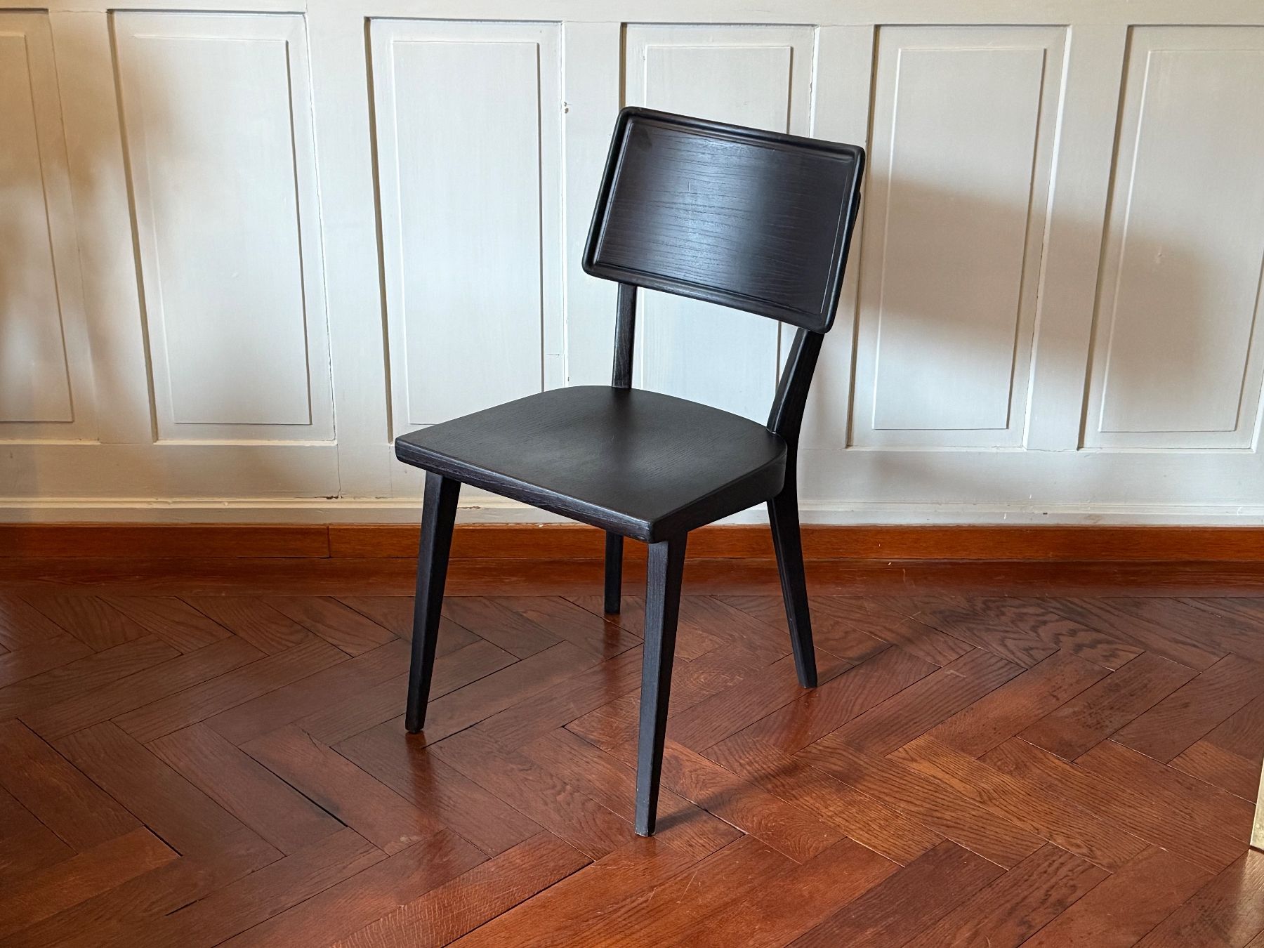 Stühle: Klassischer Schweizer Design Holz Stuhl Beizenstuhl Schwarz – Gebraucht aus Zürich von TiptopGerneWieder
