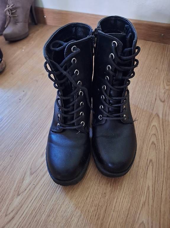 Scarpe da donna: Stiefel mit kleinem absatz 36 – Usato da Arlesheim venduto da gligli01 1