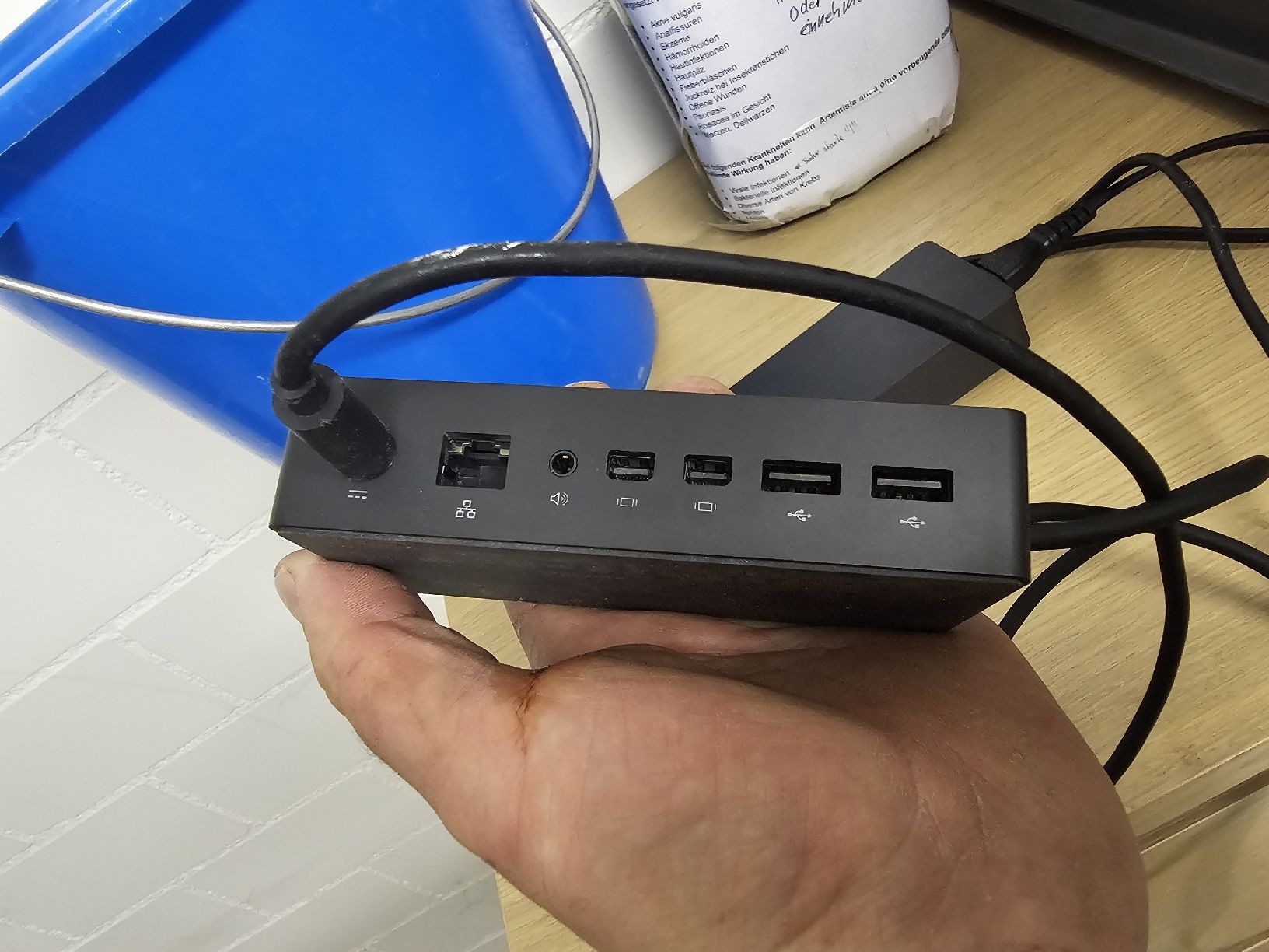 Microsoft Docking station: Microsoft Surface Dockingstation und Netzteil-Adapter – D'occasion à Goldau par Sinux 1
