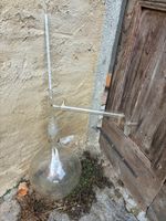 Destillierkolben mit Kühler und Thermometer
