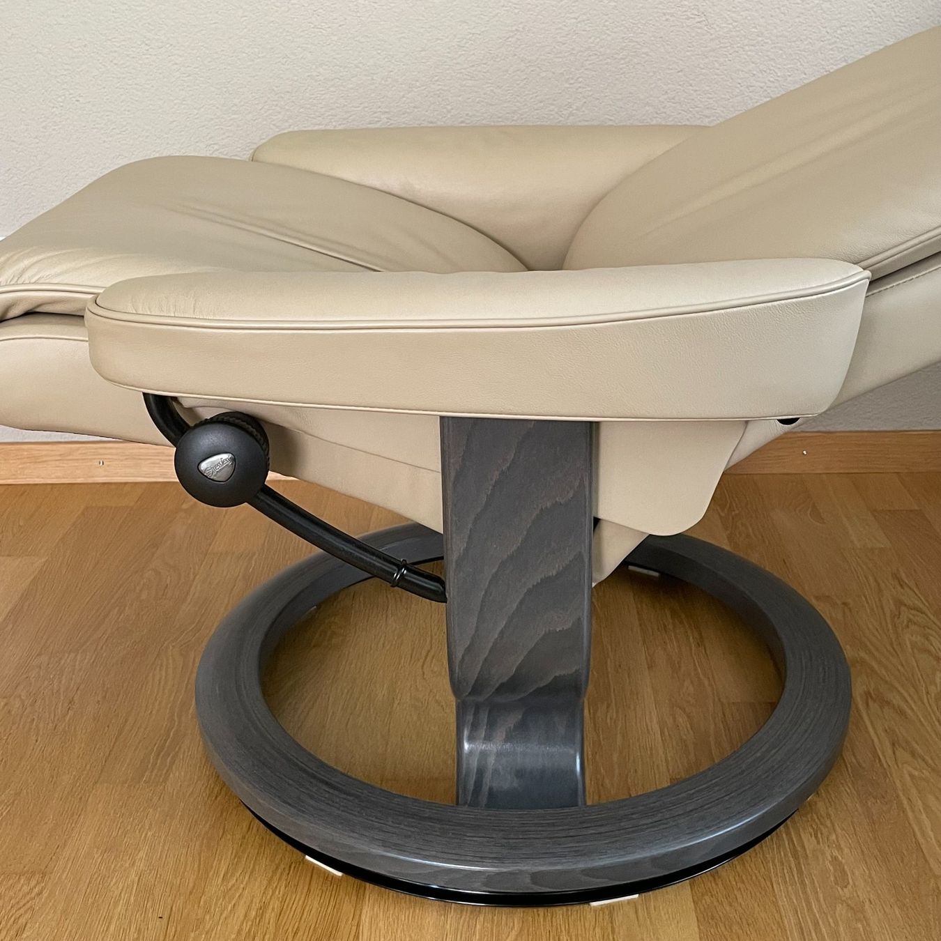 Sessel: 2 x Relaxsessel mit Hocker Leder beige Drehsessel – Gebraucht aus Andwil SG von Andwil11 4