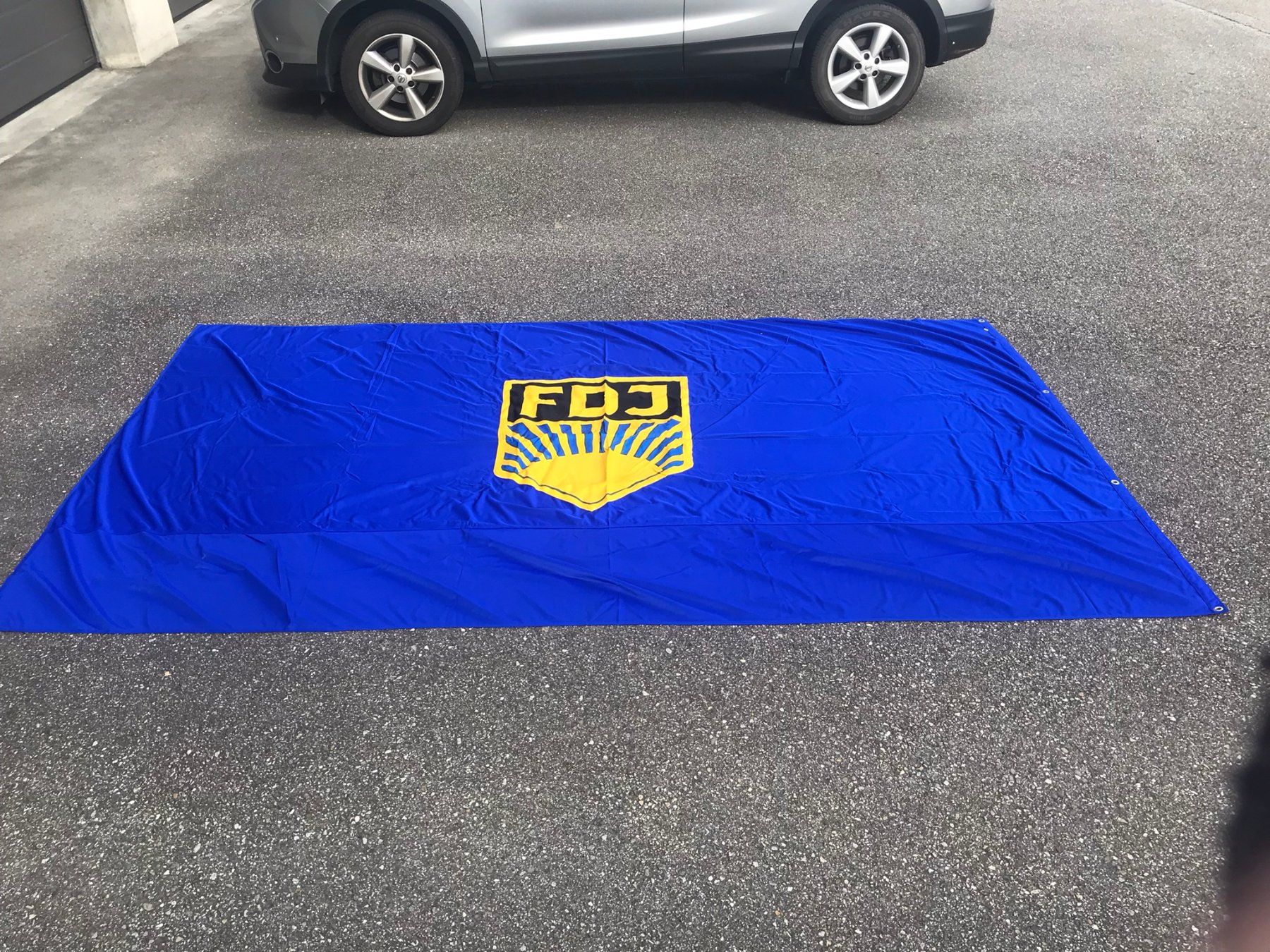 Bandiere: Original FDJ Flagge der DDR GROSS!! – Usato da Uerkheim venduto da fabulafero