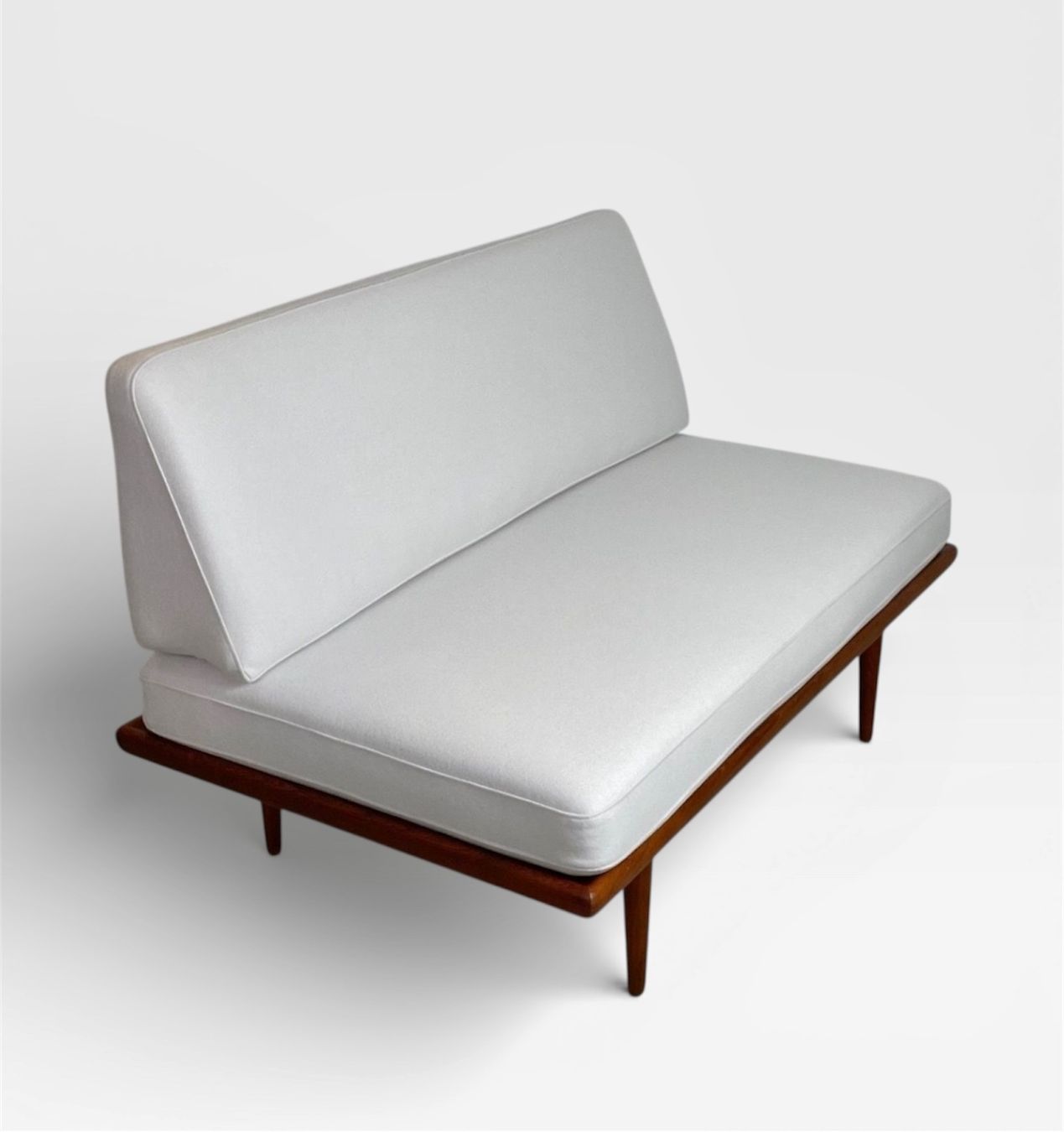 Sofas: Teak Daybed Minerva Hvidt & Mølgaard 2er Sofa restauriert – Gebraucht aus Basel von MidMod20C