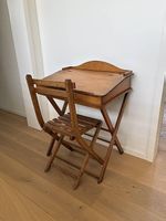 Antiker Kinderschreibtisch/Pult mit Stuhl, klappbar