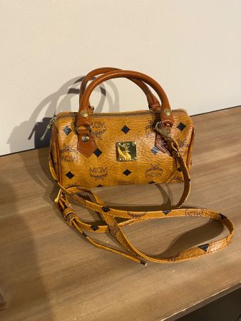 MCM Vintage Mini Boston Bag Visetos Cognac – Schulterriemen