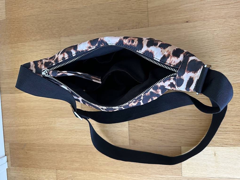 Borse da donna: NEXT Leopard Print Shoulder Bag  New & Unused – Usato da Zug venduto da dhe_8lxn 2