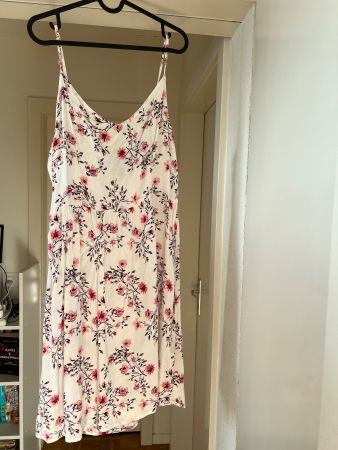 Robe à bretelles à motif floral