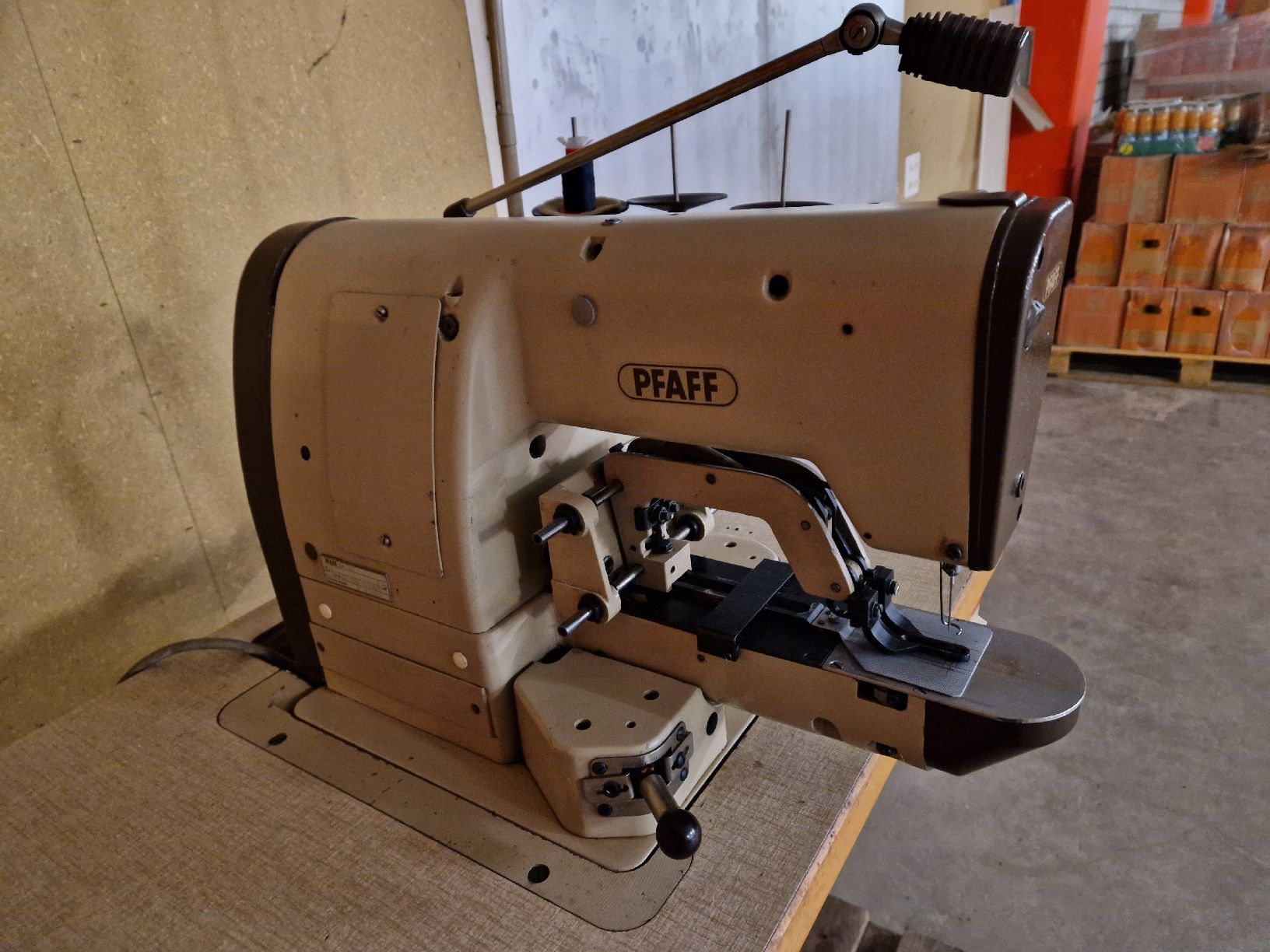 Pfaff Nähmaschinen: Pfaff Riegelautomat 3337 Nähmaschine – Gebraucht aus Wahlen b. Laufen von Martin350 1