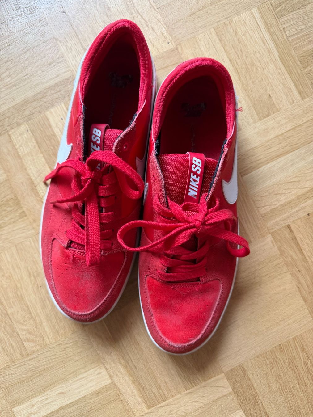 Nike Chaussures hommes: Baskets Nike SB rouges – taille 45 – D'occasion à Genève par dkr_j29m 1
