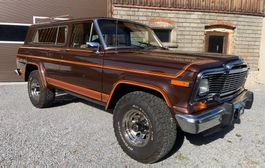 Jeep Cherokee Laredo V8