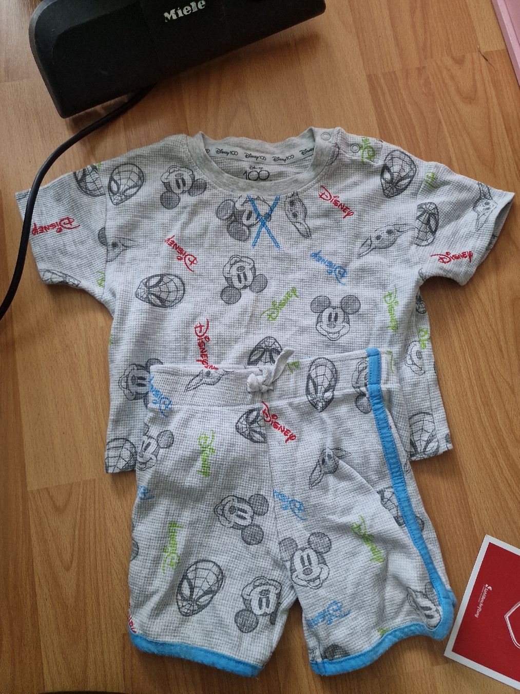 Primark Lotti & Set di vestiti: 2er Set Disney in der Grösse 74 – Usato da Schliern b. Köniz venduto da Jemy94