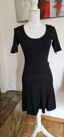 Schickes GUESS Strickkleid, Grösse S