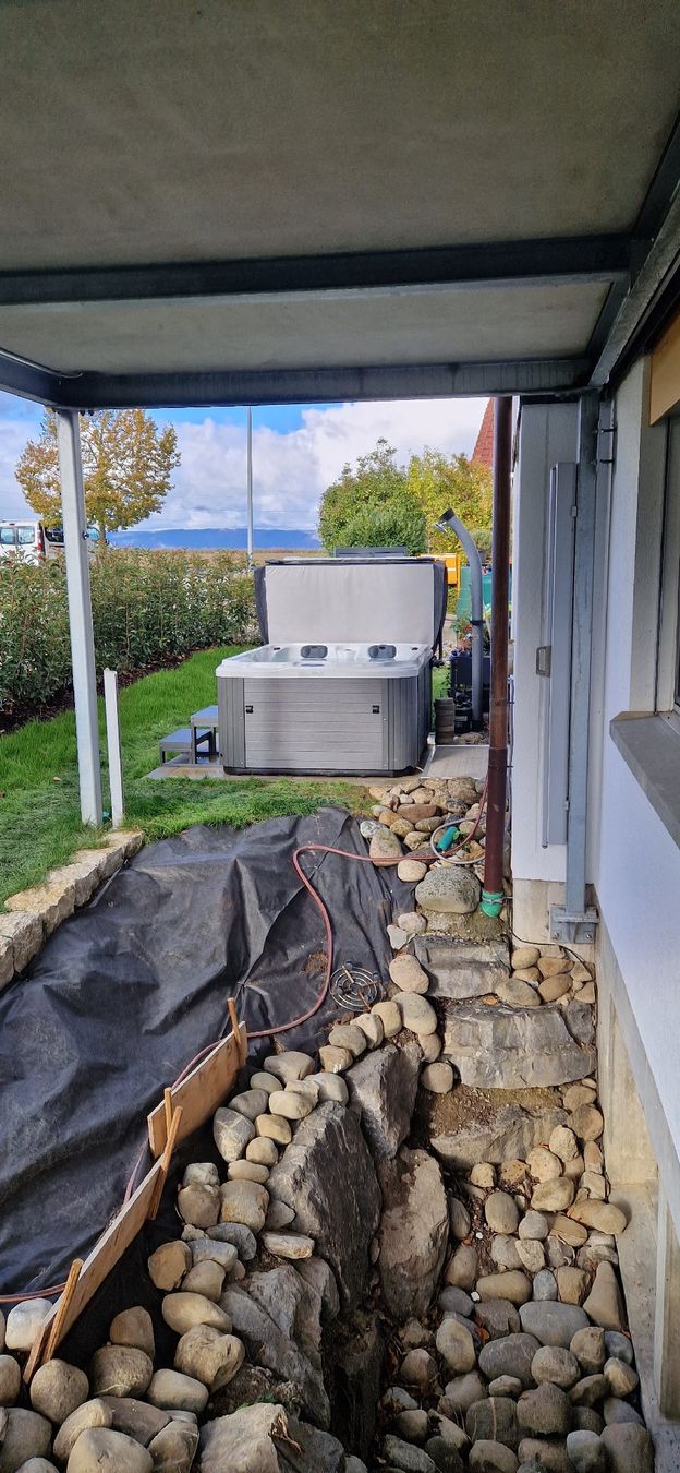 Whirlpool: Hydrojet Whirlpool – Usato da Busswil BE venduto da Ballantines01 8