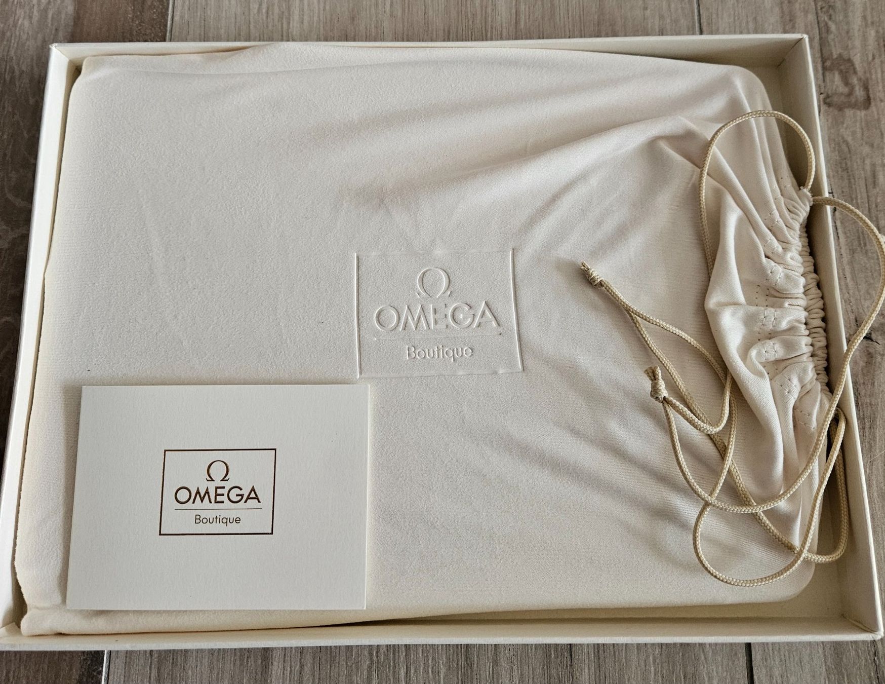 Omega Orologi: Omega boutique, housse Ipad neuve. – Usato da Vevey venduto da Timeswiss 2