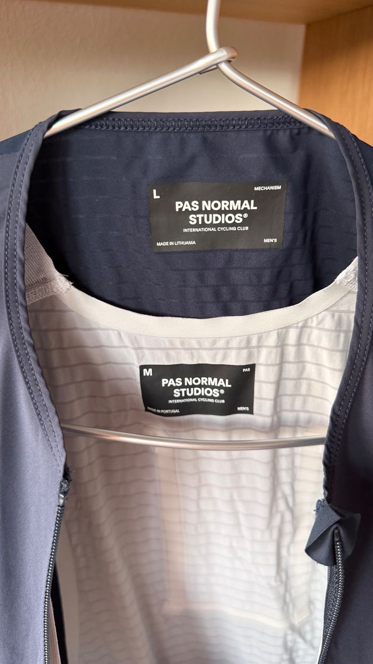 Pas Normal Studios Leibchen & Hosen: Pas Normal Studio PAS Mechanism Pro – Gebraucht aus Zürich von FrederikBonde 2
