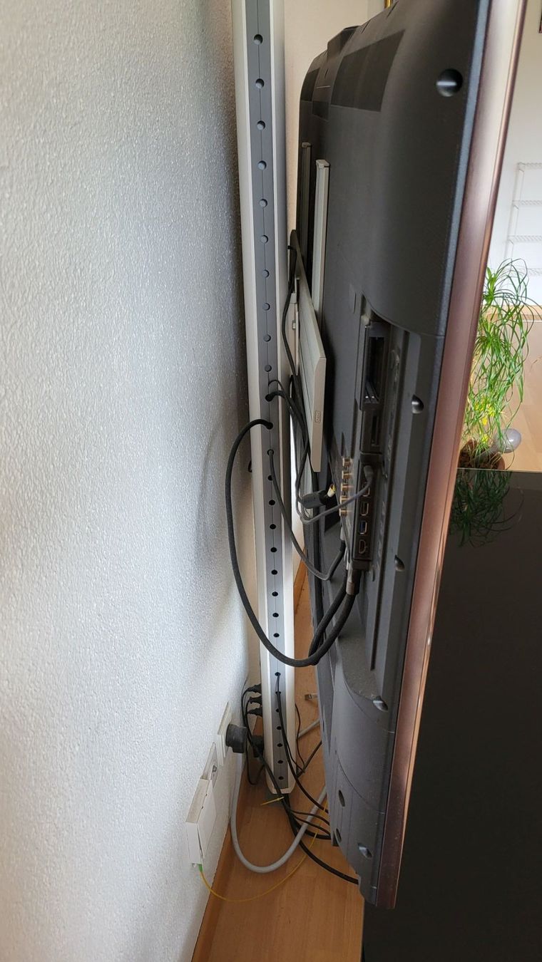Mobili TV: TV Fuss, drehbar – Usato da Vaduz venduto da technotrade 1