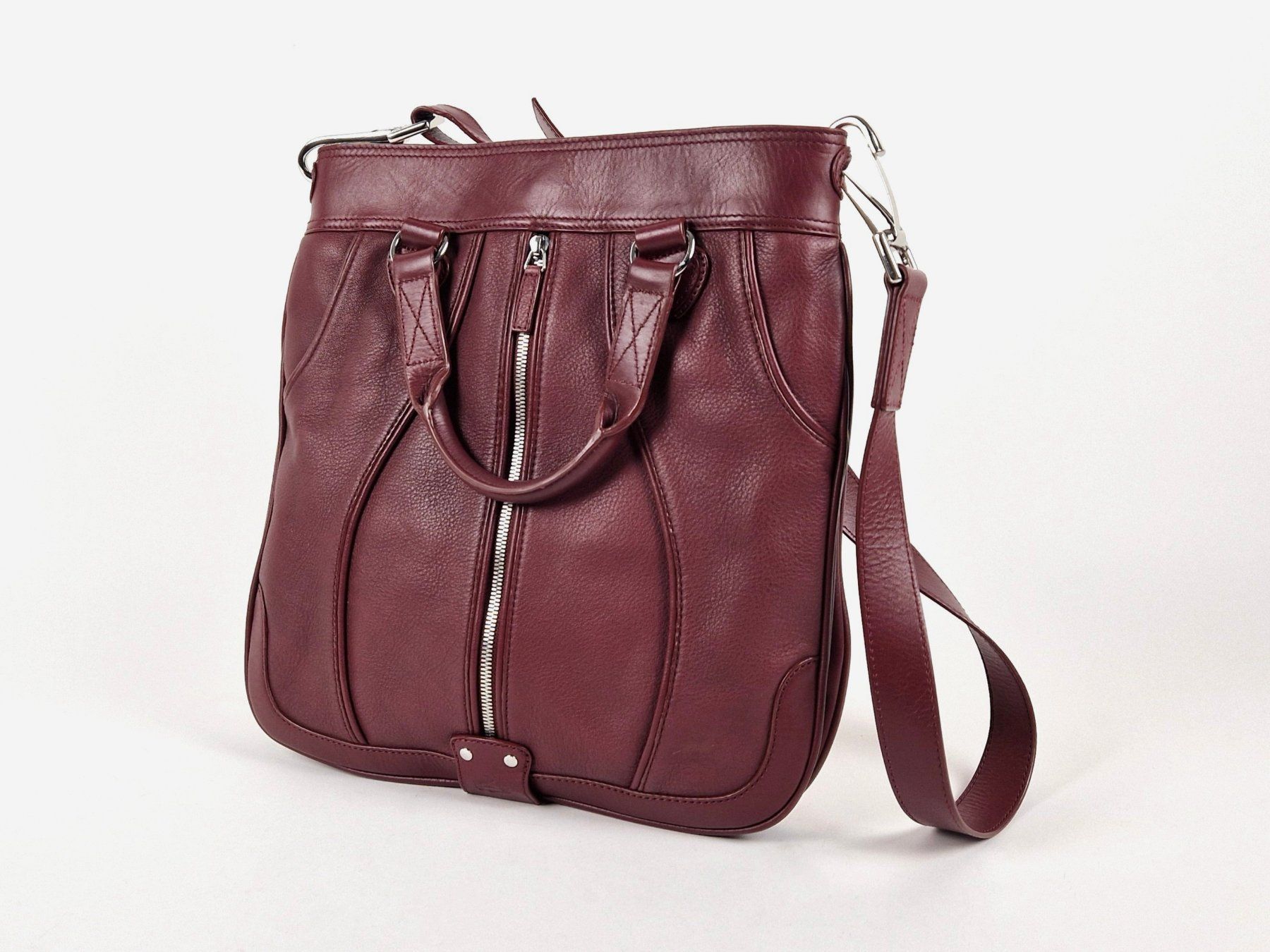 Lacoste Borse: Weinrote Lacoste Handtasche aus Leder – Usato da Basel venduto da Restwert_Basel