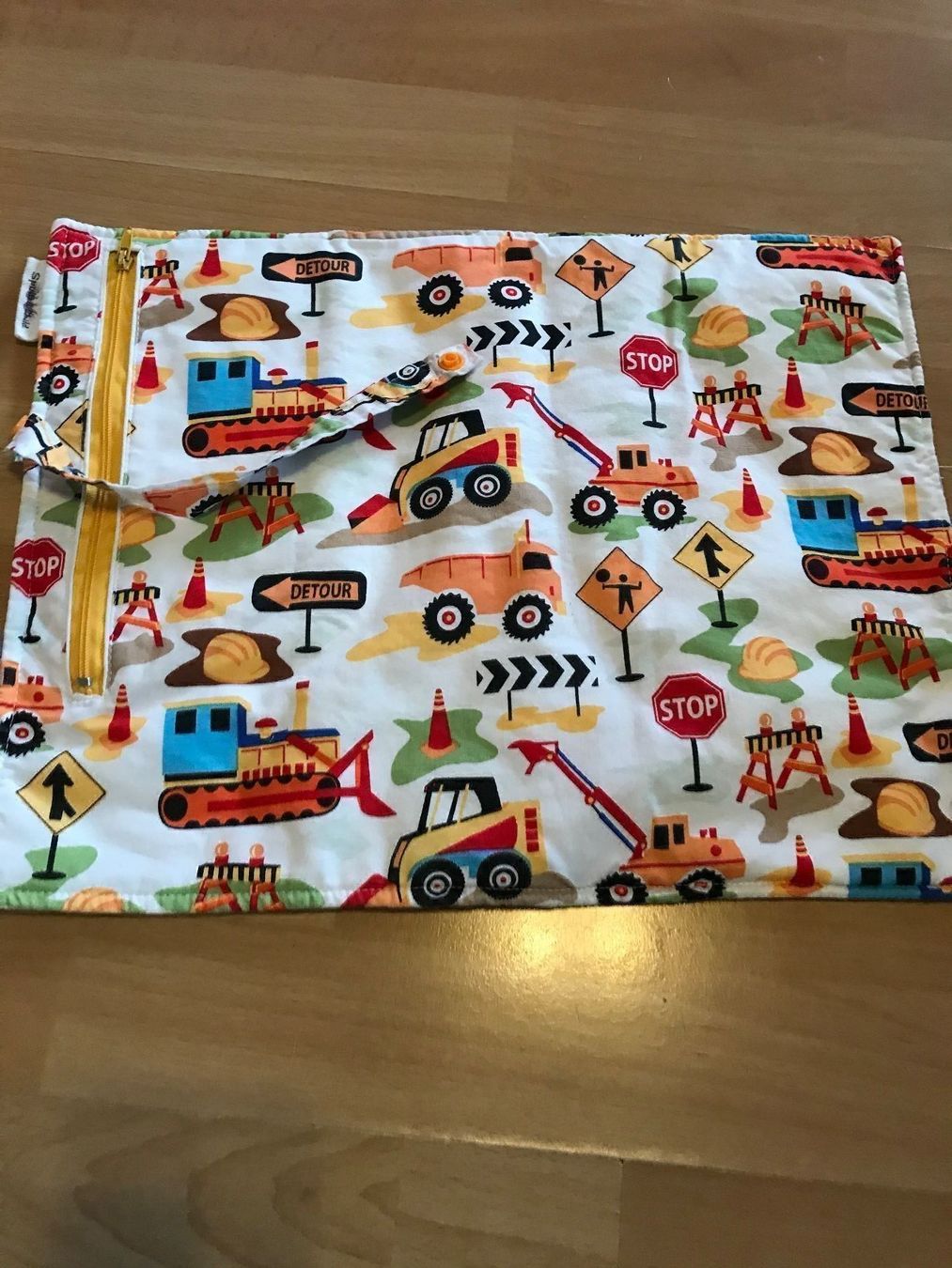 Set di tavolo e panche: Tischset zum ausmalen aus Stoff – Usato da Zürich venduto da einalemjena 2