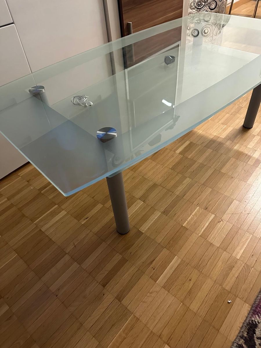 Tische: Moderner Glastisch – Gebraucht aus Seuzach von Palaz01
