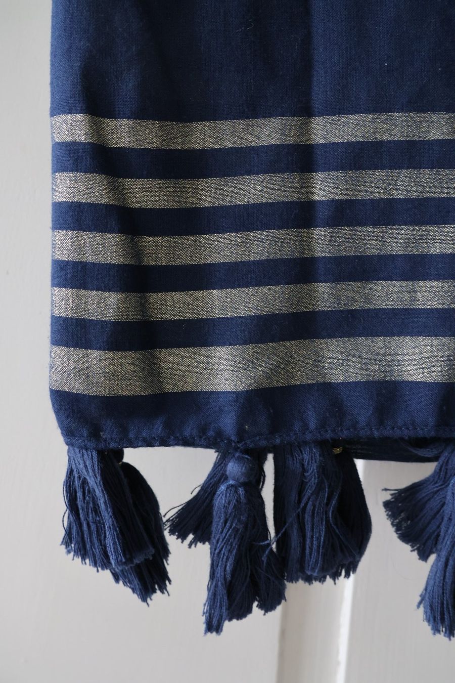 Foulard & Sciarpe: Marineblauer Schal mit Quasten – Usato da Winterthur venduto da jul_v9wx 2