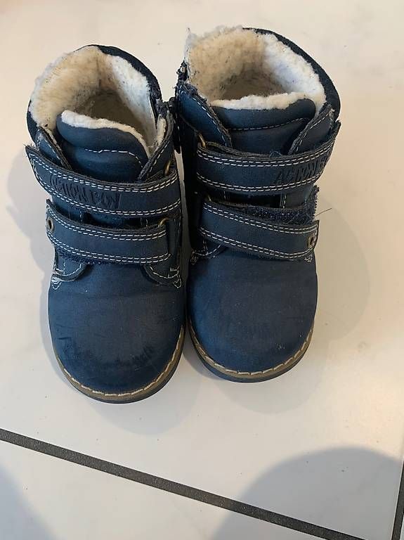 Scarpe per ragazzi: Gefütterter Kinderboot in Gr. 24  – Usato da Hochdorf venduto da Leccesina