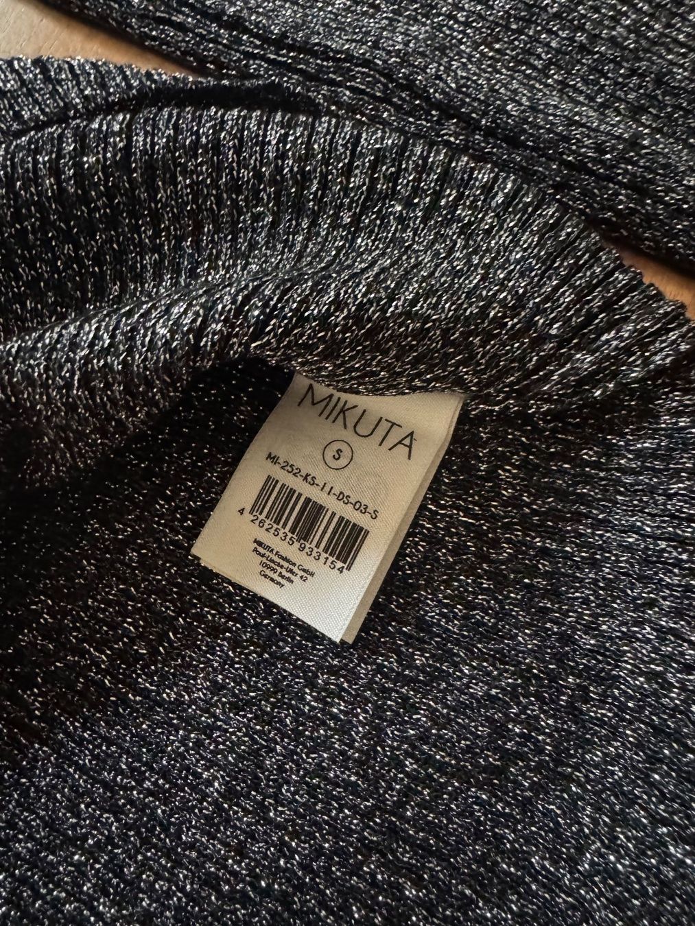 Pullover & Sweatshirts: MIKUTA Pullover, schwarz-silber, Grösse S – Gebraucht aus Wabern von coody33 1