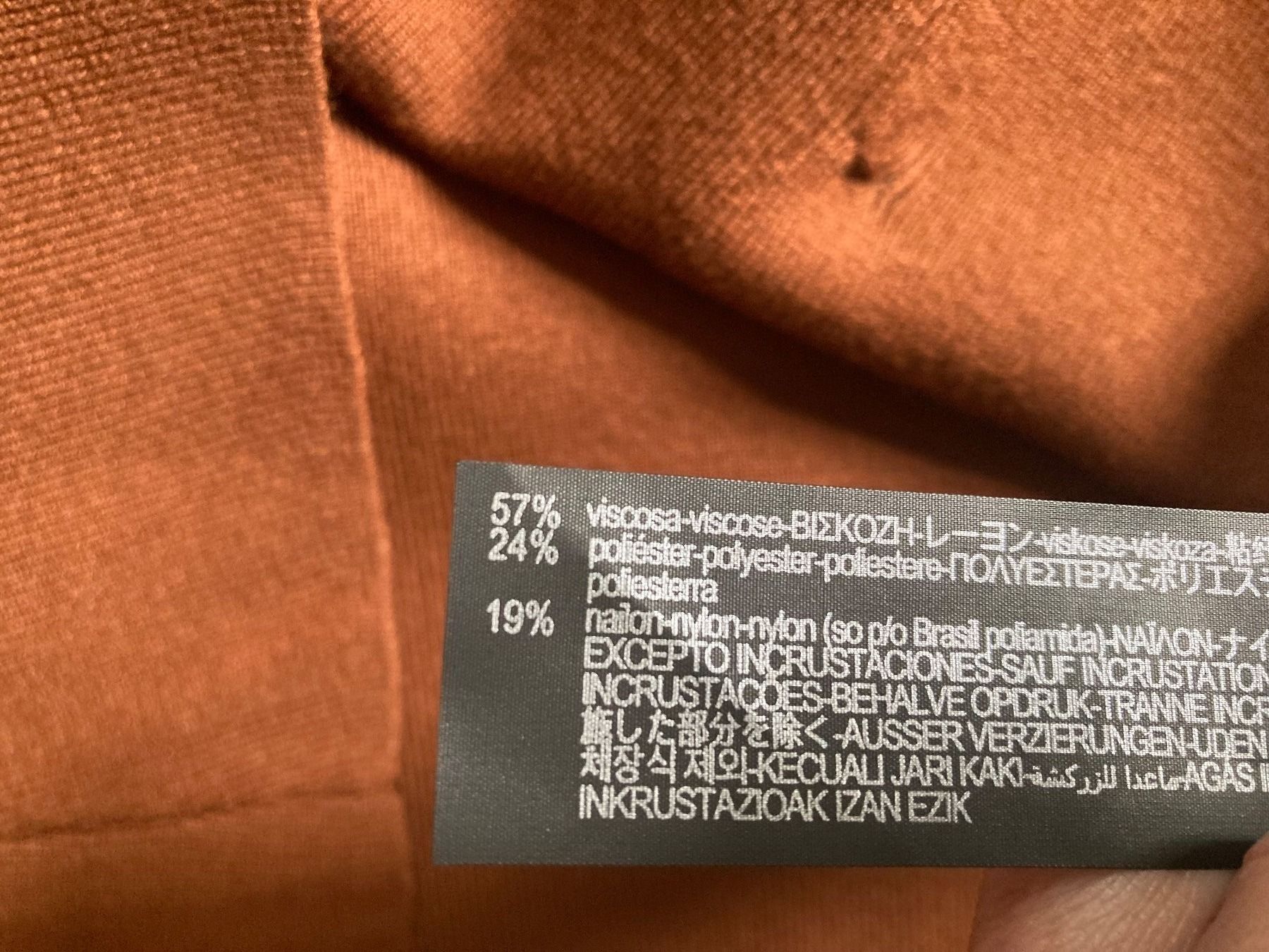 Zara Gonne: SEHR SCHÖNER ROCK STRICKWARE, GR. S, VISKOSEGEMISCH – Usato da Zürich venduto da elegantissima 7