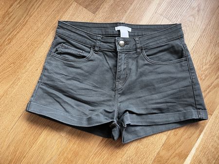 Shorts Grün - gr. 32