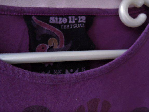 Blusen, T-Shirts & Tops: Gr. 134 140 DESIGUAL Tshirt lila mit Babuschka – Gebraucht aus Basel von FRAU.ZAUBER.MOND 3