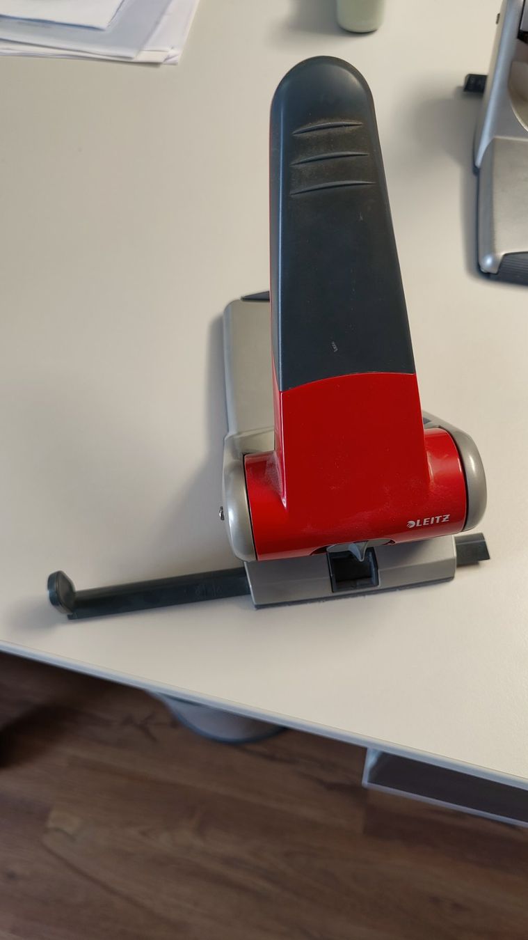 Leitz Tous les outils: Locher Leitz gross, rot – D'occasion à Tuggen par ben_dm9r 1