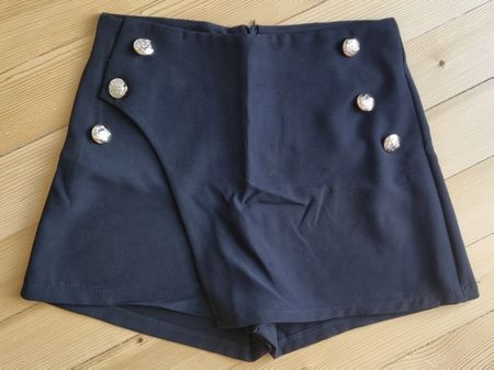 Elegante HighWaist-Shorts mit Zierknöpfen Gr. XS