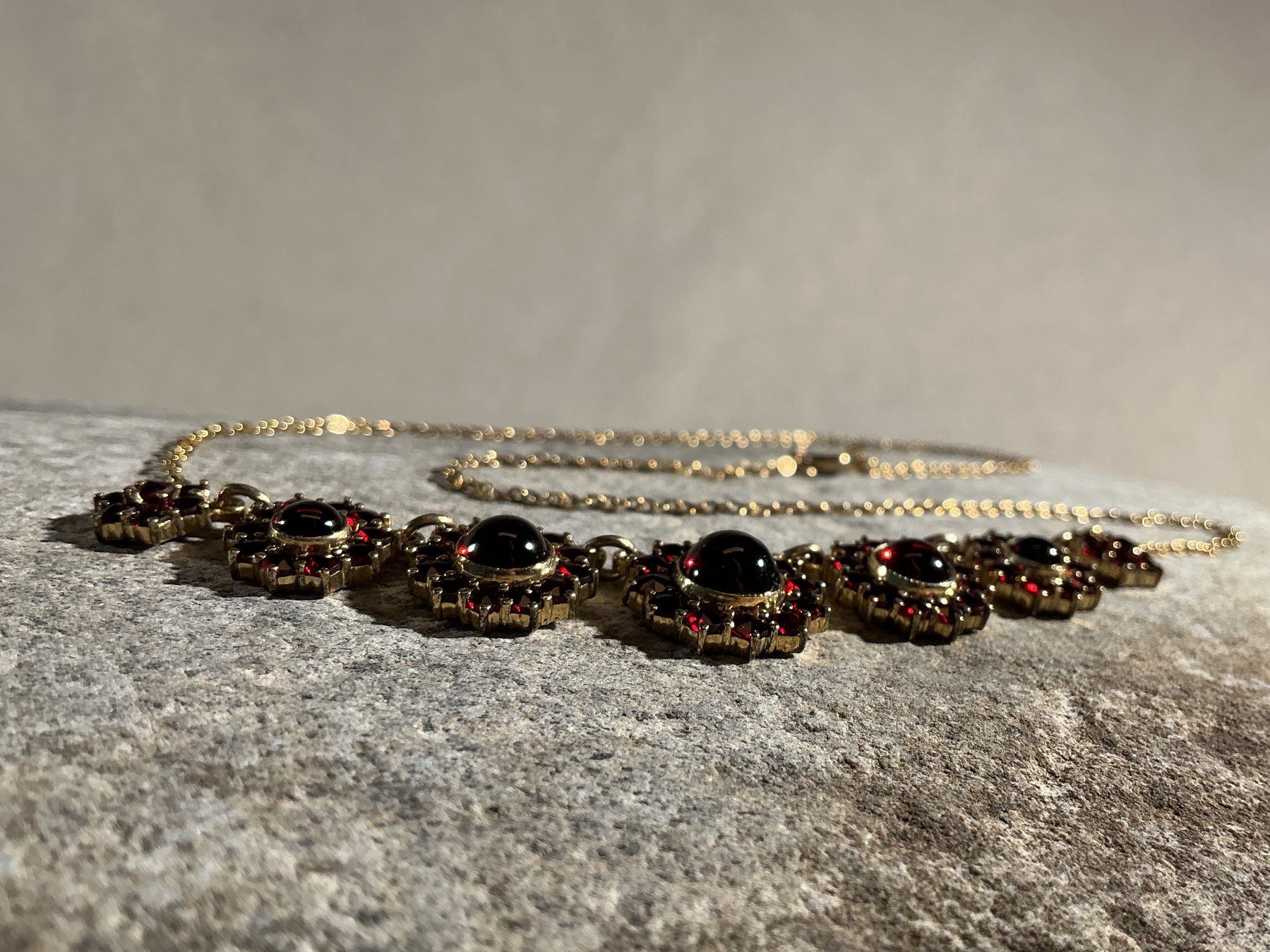 Catenine: BÖHMISCHER GRANATSCHMUCK Halskette – Nuovo (secondo la descrizione) da Richterswil venduto da Restwert_Richterswil 3