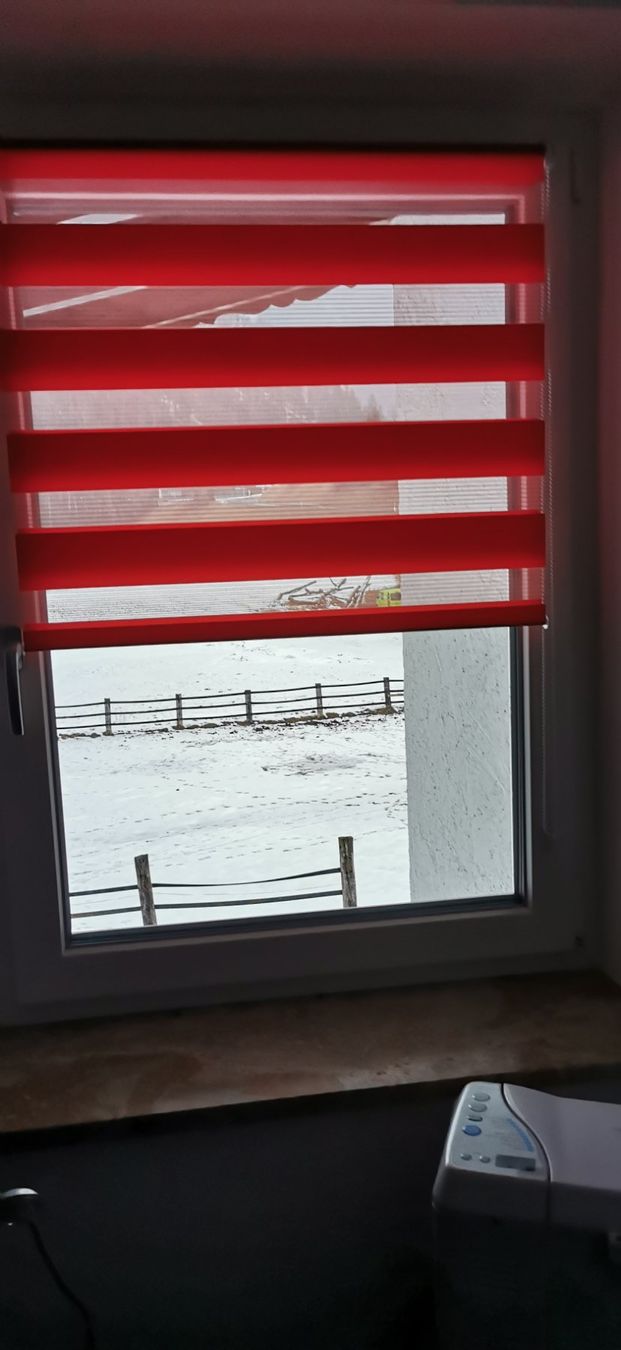 Tende: TAG- UND NACHT-DOPPELROLLO EINFACH MONTIERT – Usato da Aadorf venduto da lisepeter