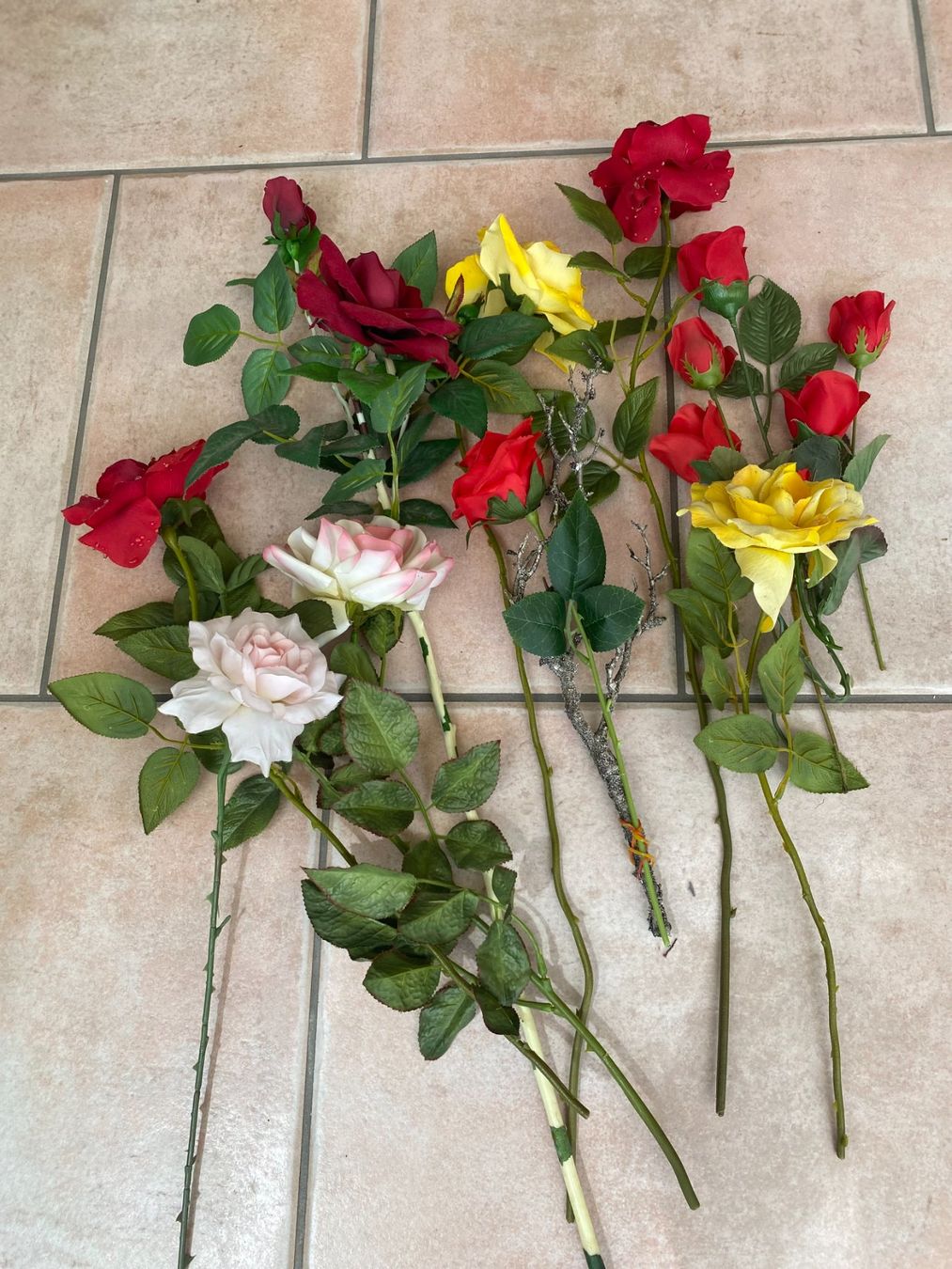 Tutte le decorazioni: künstliche Rosen aus Stoff – Usato da Freienstein venduto da ErnaS01