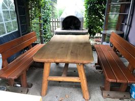 Massiver Kirschbaumtisch mit Bänken