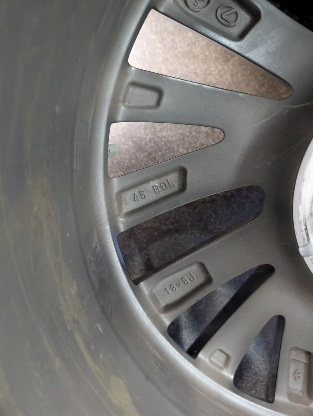 Lexus Felgen: Lexus Felgen  – Gebraucht aus Dürrenäsch von Pneu-Idris 7
