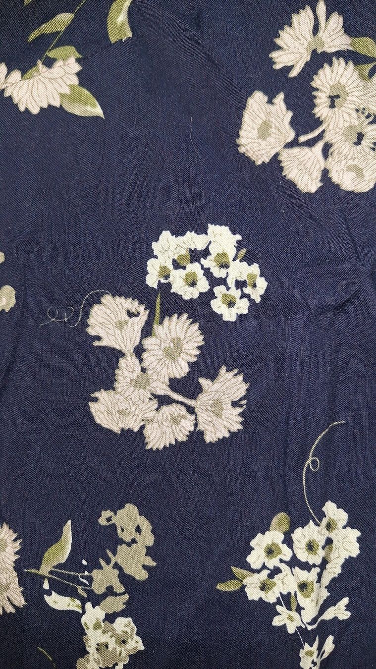 Camicette: Only Carmakoma Bluse, Gr. 44, Dunkelblau mit Blumen – Usato da Lützelflüh-Goldb venduto da bli_f2v9 4