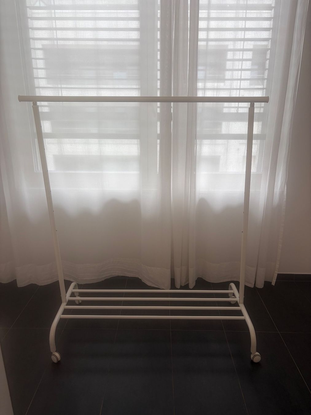 Ikea Garderobe: Kleiderständer weiss mit Rollen – Gebraucht aus Windisch von Laura_1991 2