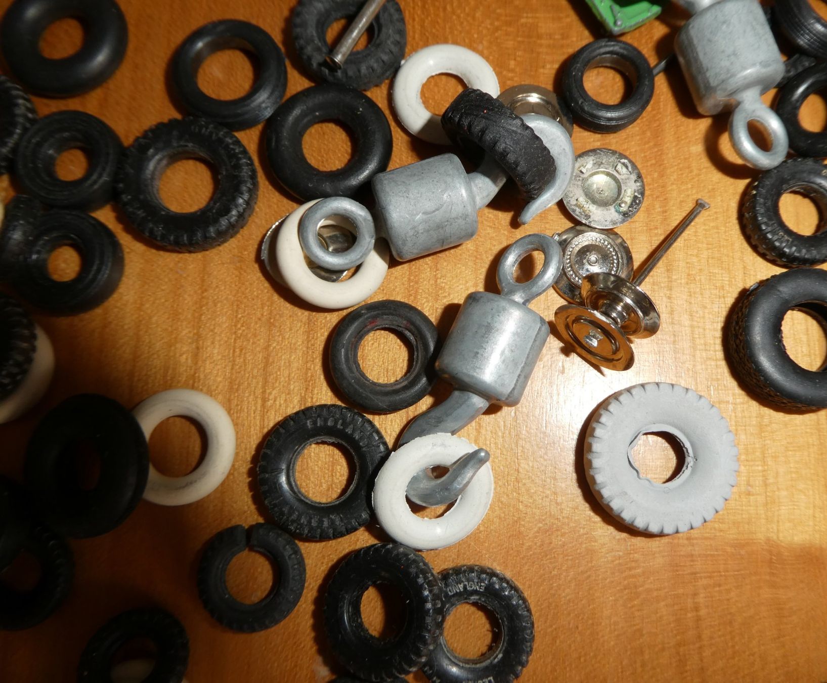 Dinky Toys Modellautos: Dinky Toys Ersatzteile – Gebraucht aus stans von huezer 2