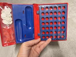 Jeu puissance 4 de poche neuf 