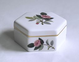 WEDGWOOD*HATHAWAY ROSE*Sechseckige Schmuckschatulle*****